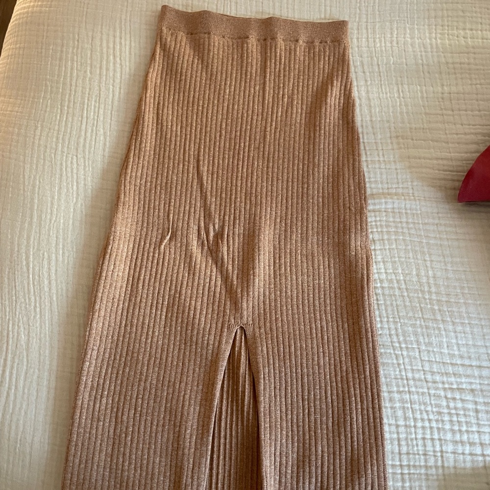 Ribbed midi skirt